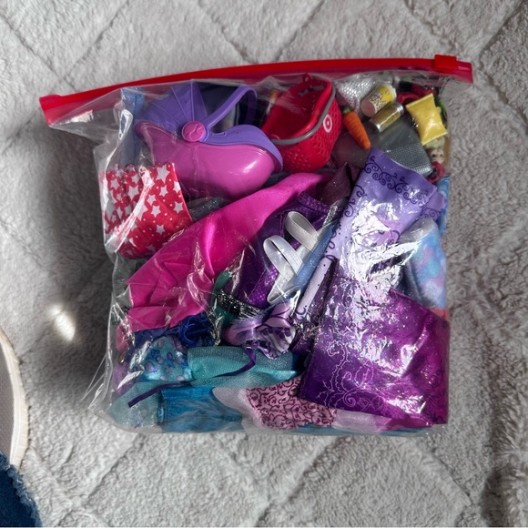 Barbie | Gallon zip Lock Bag Of Barbie & Ken Clothes and accessories - Picture 2 of 3